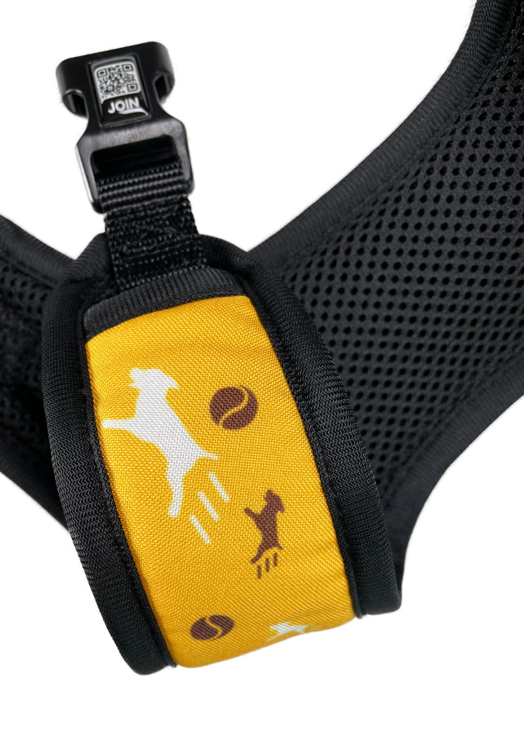 Up close view of ball delivery design, depicting running dogs and teniss balls, white and medium darkness brown on yellow background, with a clear view on fabrics quality.